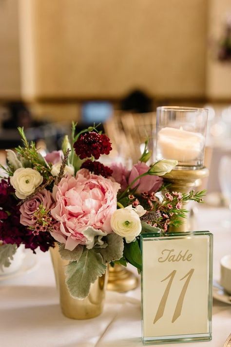 Burgundy and Blush Wedding Centerpieces Blush Fall Wedding, Blush Wedding Centerpieces, Burgundy And Blush Wedding, Idee Babyshower, Wedding Floral Centerpieces, Gold Vases, Diy Wedding Flowers, Flower Centerpieces Wedding, Fall Wedding Colors