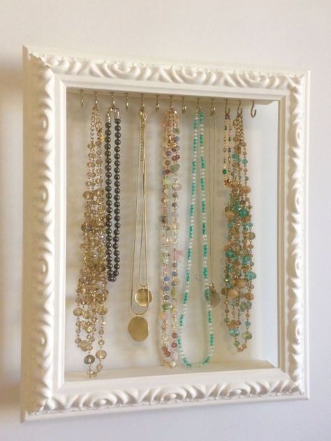 Diy Organizer, Jewerly Displays, Necklace Hanger, Shabby Chic Jewelry, Wall Mount Jewelry Organizer, Diy Jewelry Holder, Shabby Chic Room, Shabby Chic Dresser, Decor Shabby Chic