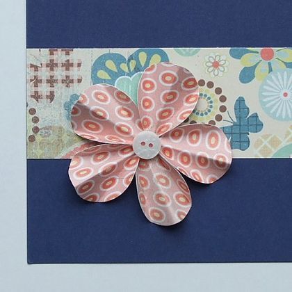 Flowers For Scrapbooking, Folded Paper Flowers, Handmade Flowers Tutorial, Crafting Flowers, Papercrafting Techniques, Scrapbook Embellishments Diy, Diy Embellishments, Rolled Paper Flowers, Circle Flower