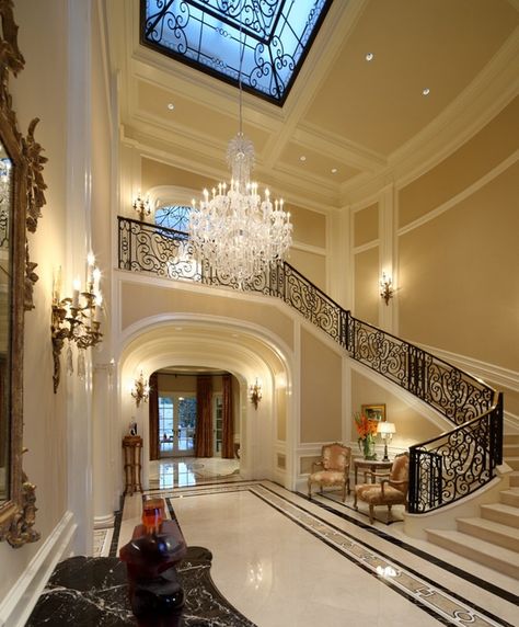 Lux House, Elegant Entrance, Luxury Staircase, Huge Houses, Traditional Staircase, Luxury Mansion, Casas Coloniales, Mansions Luxury, Luxury Homes Dream Houses