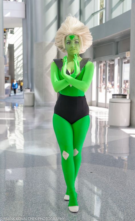 Peridot (Steven Universe) #cosplay | 2018 Wondercon Peridot Cosplay, Steven Universe Costume, Daisy Cosplay, Steven Universe Cosplay, Peridot Steven Universe, Cosplay Inspo, Body Picture, Love Games, Amazing Cosplay