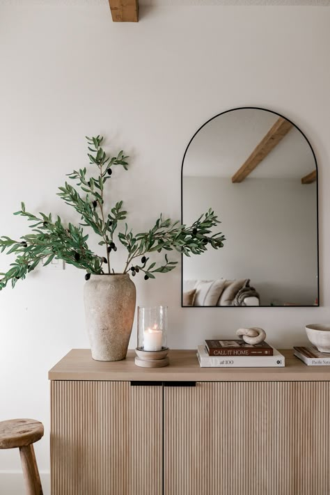 Current Obsessions: Must-Haves for a Stylish and Cozy Space – Halfway Wholeistic Halfway Wholeistic, Console Table Styling, Cottage Living Rooms, Modern Organic, Home Entrance Decor, Decor Home Living Room, Minimalist Living, Design Minimalista, Apartment Living Room