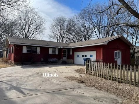 L Shaped Ranch Exterior, Old Ranch House, L Shaped Ranch, Shotgun House, House Redesign, Eat In Kitchen, In Ground Pools, Ranch House, Old Houses