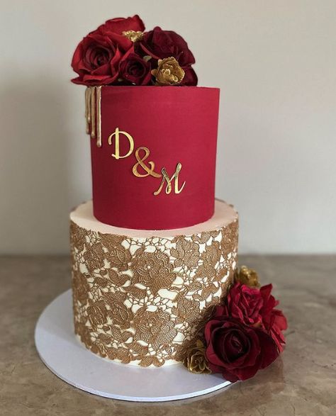 Wine And Gold Wedding Cake, Red And Gold Wedding Cake, Wedding Cakes Red, Red Wedding Cake, Gold Cake Decorations, Burgundy Wedding Cake, Purple Cakes Birthday, Rose Gold Wedding Cakes, Fiesta Cake