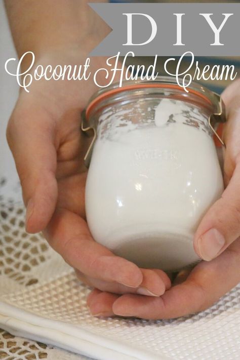 Hand Cream Recipe, Coconut Hand Cream, Diy Hand Cream, Sore Hands, Diy Moisturizer, Diy Coconut, Hand Moisturizer, Hand Mask, Coconut Oil For Skin