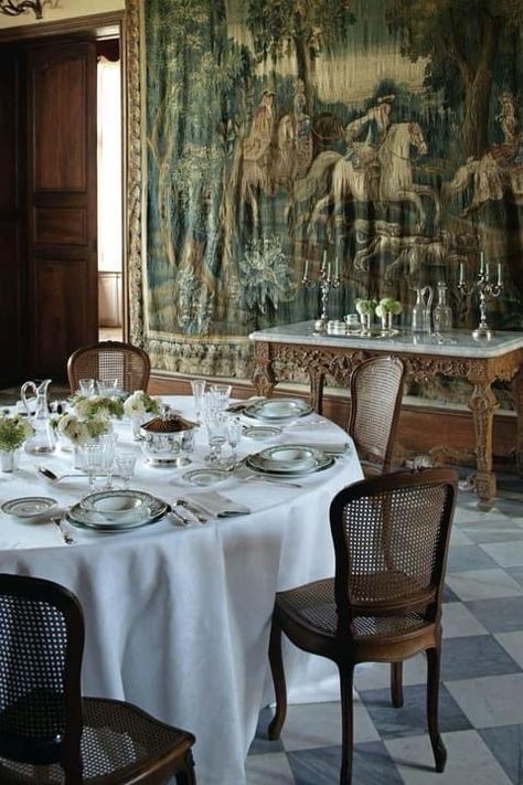 Charming Dining Room, Farmhouse Makeover, Chateaux Interiors, Collected Interiors, Traditional Chic, Chateau Hotel, Vintage French Country, Style Français, Private Dining Room