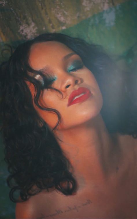 Colombia Photoshoot, Rihanna Wild Thoughts, Lips Combo, Beauty Moodboard, Aries Rising, Rihanna Makeup, Looks Rihanna, Wild Thoughts, Rihanna Looks