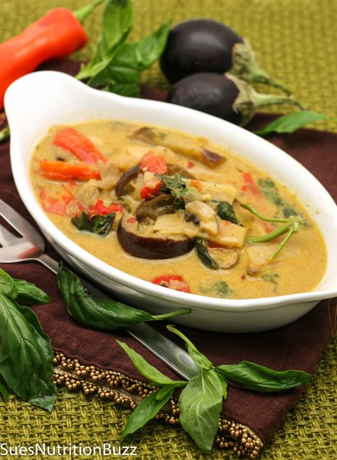 Thai Red Curry with Grilled Eggplant Eggplant Moussaka, Chicken Eggplant, Red Curry Recipe, Dhal Recipe, Red Curry Chicken, Eggplant Curry, Mexican Side Dishes, Grilled Eggplant, Yogurt Recipes