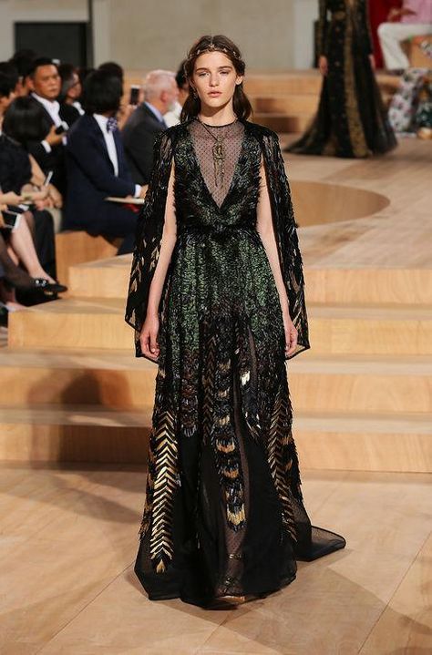 Fashion runway looks that are ready to inspire the world's most stylish Halloween costumes? Yes, please! We're loving this Valentino fall 2015 gown for a Game of Thrones look Bouchra Jarrar, 2015 Couture, Couture 2015, Valentino Haute Couture, Valentino Couture, Valentino Dress, Elsa Schiaparelli, Tilda Swinton, Couture Runway