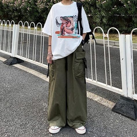 Cargo Pants Outfit Girl, Cargo Pants Outfit Fall, Cargo Pants Outfit Winter, Cargo Pants Women Baggy, Green Cargo Pants Outfit, Girls Cargo Pants, Baggy Y2k, Baggy Shirts, Cargo Pants Style