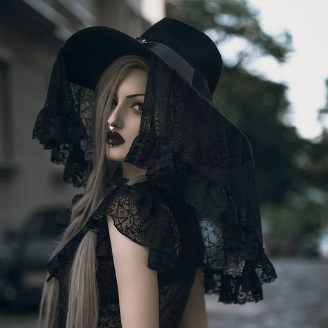 Goth Hat, Veiled Hats, Victorian Hats, Steampunk Hat, Goth Beauty, Lace Veils, Gothic Beauty, Gothic Girls, Dark Beauty