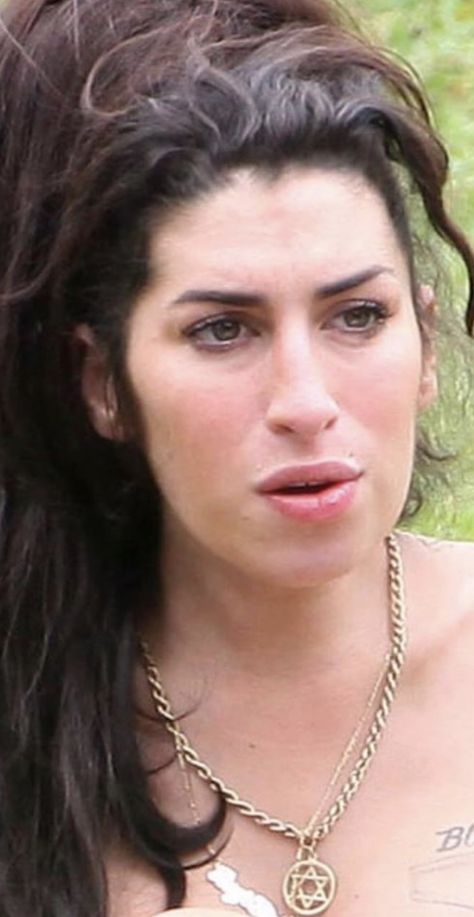 Amy Winehouse without makeup Amy Winehouse No Makeup, Amy Winehouse Makeup Tutorial, Amy Winehouse Without Makeup, Back To Black Amy Winehouse, Amy Winehouse Glastonbury 2008, Amy Winehouse Documentary, Amy Winehouse, Without Makeup, Makeup