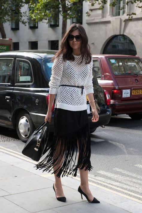 How To Wear Belts, Sweater Street Style, 2014 Street Style, Street Style London, London Fashion Week Street Style, Walking Down The Street, London Fashion Weeks, Fashion Week 2015, Skirt Trends