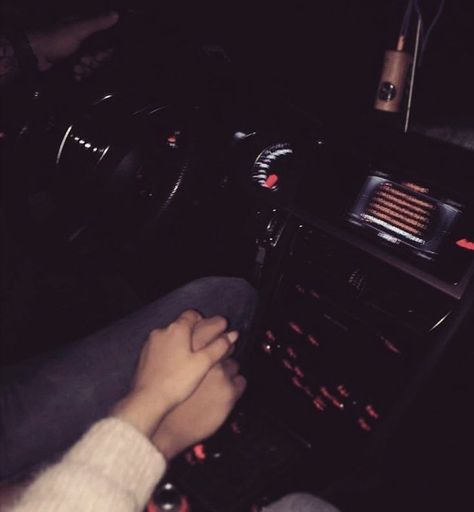 Comforting Boyfriend, Face Foto, Paper Rip, Mains Couple, Sagittarius Wallpaper, Mirror Selfie With Flash, Couple In Car, Pictures Mirror, Alex Volkov