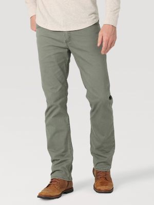 CLASSIC STYLE AND COMFORT Designed with your day to day in mind, the Wrangler Authentics® men's slim fit straight leg twill pant is all about flexibility but means business when it needs to. This versatile jean is made of a cotton blend with a bit of stretch for to keep you moving on your own terms. This twill pant will easily become your go-to pant for busy days and low-key days alike. Plus, it comes with our traditional five-pocket styling and iconic details. Mens Work Fashion, Work Casual Men, Field Pants, Green Pants Men, 50 Year Old Men, Old Man Fashion, Dad Style, Wrangler Pants, Workwear Jeans