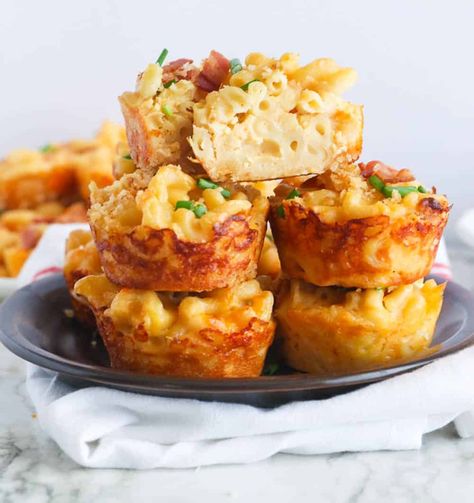 A Bite Off Mac and Cheese Bites Crispy Mac And Cheese, Mac N Cheese Bites, Cheese Bites Recipe, Mac N Cheese Balls, Fried Mac And Cheese, Chili Mac And Cheese, Mac And Cheese Bites, Bacon Mac And Cheese, Baked Mac N Cheese