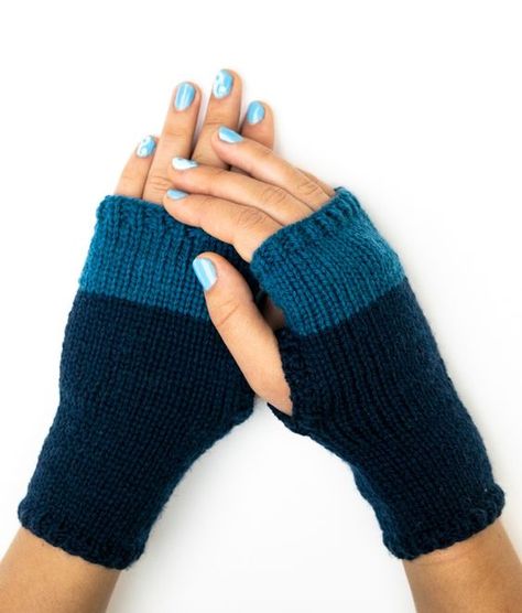 Diy Crochet Gloves, Fingerless Glove Pattern, Fingerless Gloves Knitting Pattern, Fingerless Mittens Knit, Gloves Knitting Pattern, Fingerless Mittens Pattern, Gloves Knitting, Knitting Gloves Pattern, Fingerless Gloves Knitted Pattern