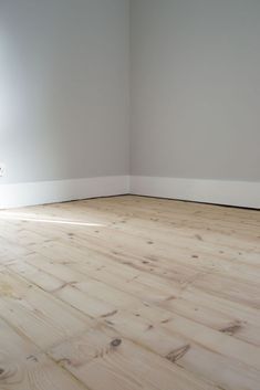 White Wash Floorboards, Osmo Oil Floors, Light Pine Floors, Light Floorboards, Sunroom Interior, Pine Floorboards, Cheap Wood Flooring, Vintage Wood Floor, Wood Floor Stain Colors