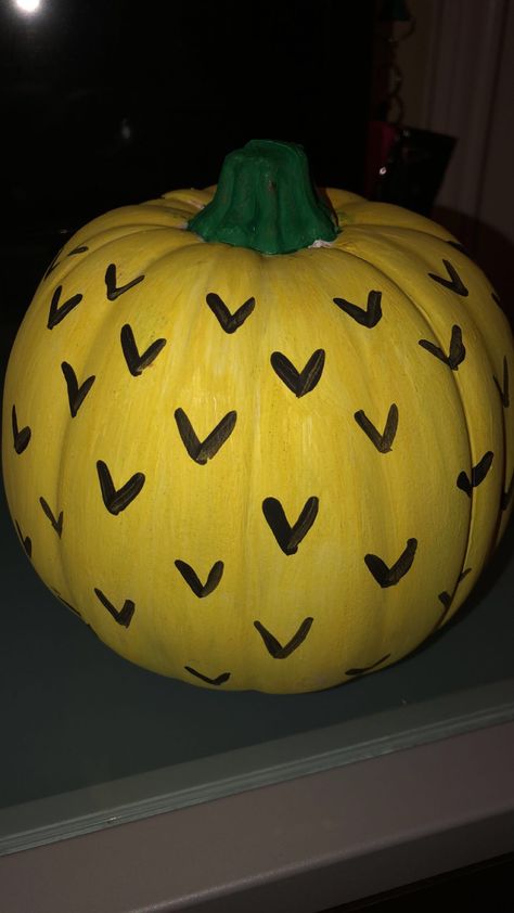 Fruit Pumpkin Painting Ideas, Pineapple Pumpkin Painting, Painting A Pumpkin, Pineapple Halloween, Pineapple Pumpkin, Cute Painted Pumpkin Ideas, October Decor, Pumpkin Paintings, Pumpkin Paint