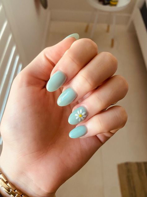 Nails Daisies, Aqua Nail Art, Summer Gel Nails Green, Summer Nails Daisy, Spring Nails Mint Green, Daisy Toe Nails, Short Mail Designed, Mail Art For Short Nails, Daisy Dip Nails