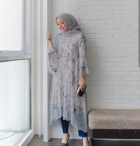 Fashion Gaun Pesta #penjahitgaun #inspirasidress #inspirasigaun #inspirasikebaya #inspirasikebayamodern #lamaranoutfit #inspirasigaunpesta #inspirasibatik #inspirasipernikahan #gaunpesta #gaunmuslimah #kebayamodern #kebayawisuda #dressmuslimah #bajukebaya #ootdgaunpesta #dekorlamaran #kebayalamaran #gaunpengantin #lamaranoutfit #lamarannikah #lamaransederhana #lamarandekor #dekorlamaran #gaunlamaran #dresslamaran Dress Muslim Modern, Fesyen Islam, Kebaya Modern Dress, Muslimah Dress, Dress Muslim, Batik Fashion, Muslim Fashion Hijab, Muslim Fashion Dress, Muslim Dress