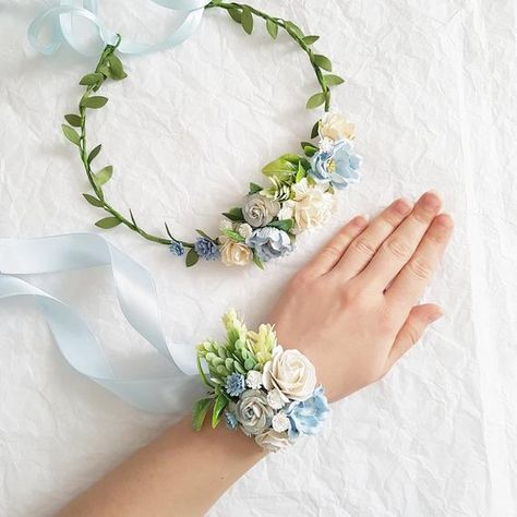 Corsage Dusty Blue, Blue Flower Corsage, Blue Wrist Corsage, Wedding Peony, Corsage Flowers, Prom Flowers Corsage, Flower Wrist Corsage, Bridal Corsage, Blue Flower Crown