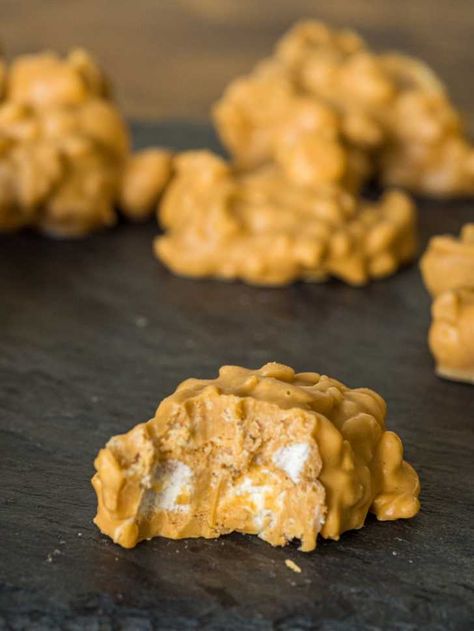 Butterscotch Candy Clusters – 12 Tomatoes White Chocolate Baking, Candy Clusters, Fudge Candy, Peanut Butter White Chocolate, Christmas Candy Easy, Butterscotch Candy, Christmas Cookie Cake, Baking Chips, Christmas Candy Recipes