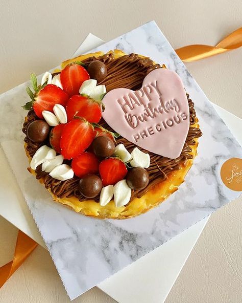 Nutella Cheesecake Decoration, Cheese Cakes For Birthday, Cheesecake Decorating Ideas Birthday, Cheesecake Birthday Cake Decoration, Birthday Cheesecake Decoration, Basque Burnt Cheesecake Decoration, Burn Cheesecake Decorations, Cheesecake Decorating Ideas, Burn Cheesecake