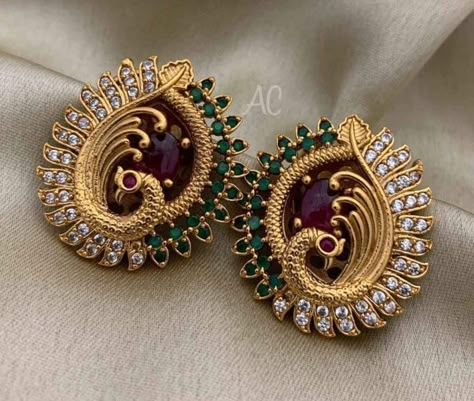 Jhumkas Gold Indian, Gold Earrings Designs New Model, Trendy Silver Jewelry, Fashion Jewelry Necklaces Gold, Gold Jewels Design, New Gold Jewellery Designs, Gold Earrings Models, Art Jewelry Design, Antique Jewellery Designs