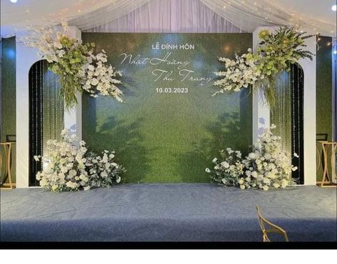 Wedding Stage Simple, Bridal Background, Event Entrance Arch, Reception Stage Decor, Olive Green Weddings, Wedding Stage Decor, Minimalist Wedding Decor, Lights Wedding Decor, Wedding Stage Design