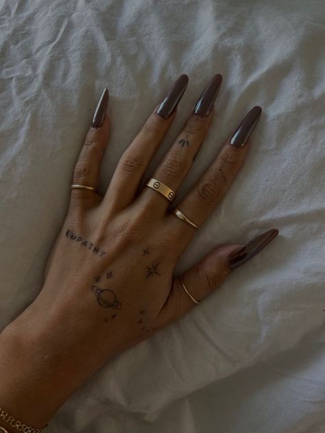 Fineline Tattoos, Half Sleeve Tattoos Forearm, Small Girly Tattoos, Hand And Finger Tattoos, Taurus Tattoos, Tasteful Tattoos, Hand Tattoos For Women, Small Hand Tattoos, Thigh Tattoos Women