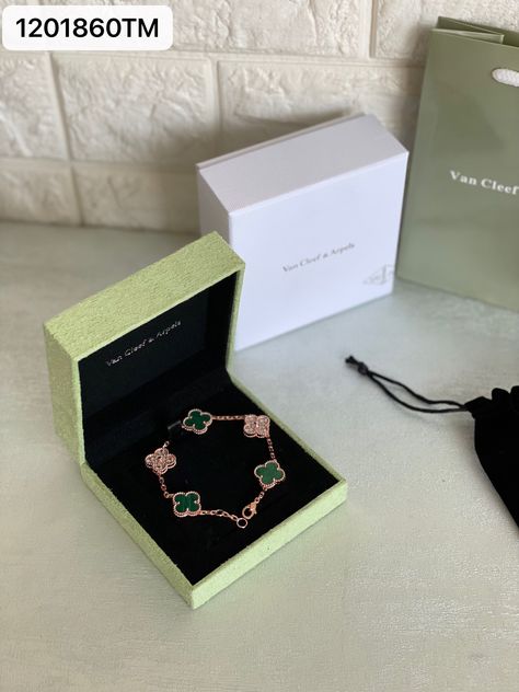 Van Cleef Arpels Bracelet Green, Can Cleef And Arpels, Van Cleef Arpels Green, Van Cleef Arpels Bracelet, Van Cleef Alhambra, Van Cleef And Arpels Jewelry, Green Vans, Clover Bracelet, Van Cleef And Arpels