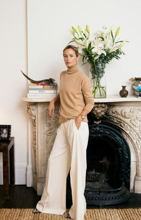 Caroline Murphy, Cream Pants Outfit, Carolyn Murphy, Look Office, Cream Pants, Beige Outfit, Spring Look, Shades Of Beige, Work Fashion