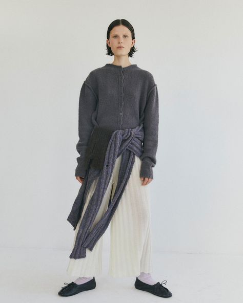 RUS | Soft layers — featuring the AMAI cardigan, NAKIRI pants, SURO socks and styled with the HENKA scarf and MIJIKAI mittens wrapped around the… | Instagram Knit Pants Outfit, Soft Layers, Unisex Dress, Layering Outfits, Street Look, Knit Pants, Sweater Blouse, Pants Outfit, Mock Neck