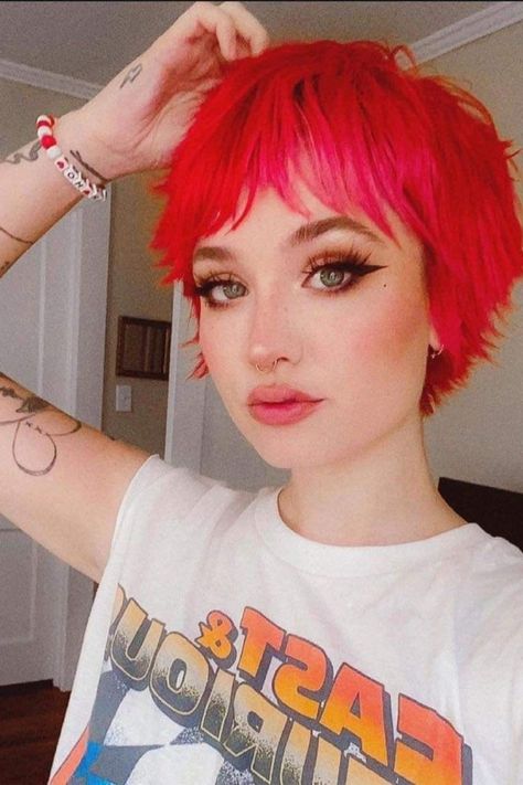 Pink Short Hair, Short Punk Hair, Hot Pink Hair, Edgy Short Hair, Punk Hair, Shag Haircut, Penteado Cabelo Curto, Hair Color And Cut, Short Hair Haircuts