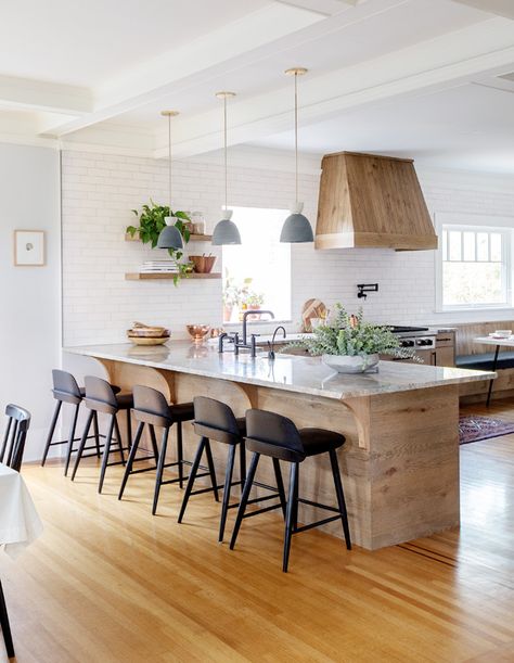 This Century Home Mixes West Coast Style With Rustic Charm - House & Home Coin Banquette, Kitchen Credenza, Kitchen Vent Hood, Kitchen Vent, Renovated Kitchen, Kitchen Post, Vent Hood, Kitchen Farmhouse, Kitchen Trends