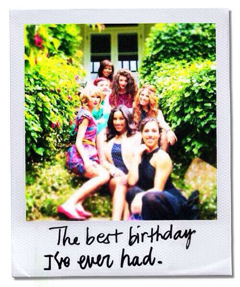 Taylor celebrating her birthday at a garden party with friends (: Taylor Swift Squad, Jen Taylor, Melbourne Garden, Taylor Swift Birthday, 24th Birthday, Swift Photo, Swift 3, Lorde, Female Singers