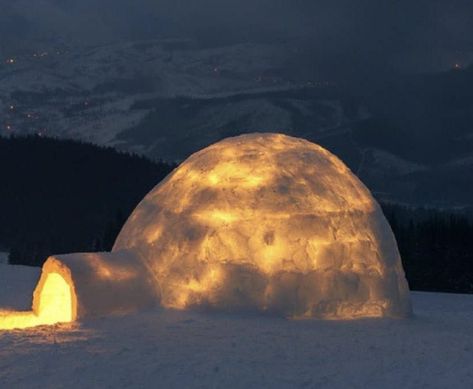 Nature is Amazing ❤️ on Twitter: "This is what an igloo looks like when you build a fire inside. The fire melts the inner layer of ice, and the cold outside refreezes it- adding a layer of insulation that can keep the igloo at 60�° inside while it’s -50° outside https://t.co/bvV87lnrKM" Cozy Rooms, Cozy Places, Renovation Diy, Construction Ideas, Fire Inside, Decoration Styles, House Construction, Will Ferrell, Beautiful Rooms