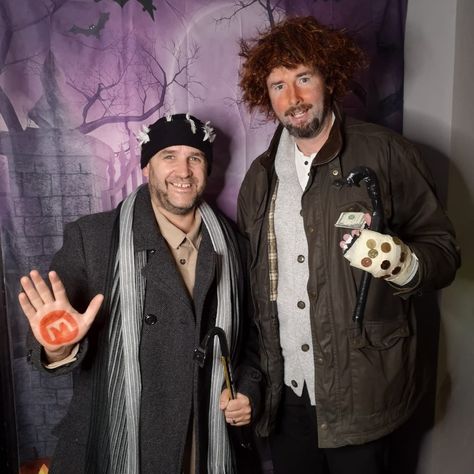 Marv And Harry Halloween, Harry And Marv Home Alone, Home Alone Costume, Harry Home Alone, Marv Home Alone, Halloween Costumes For Sisters, Christmas Costume, Christmas Costumes, Home Alone