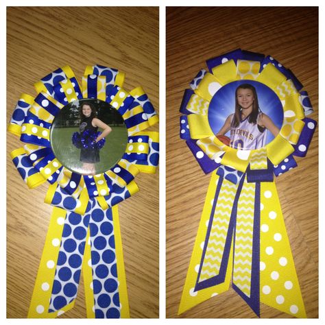 Team Support Buttons Volleyball Items, How To Make Mums, Senior Banquet, Ribbons Galore, Softball Ideas, Spirit Buttons, Mum Ideas, Homecoming Spirit, Cheers Photo