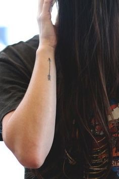 Arrow Tattoo On Wrist, Small Arrow Tattoos, Fashion Tattoos, Tattoos For Girls, Girls Tattoo, Just Ink, Arrow Tattoo, Tattoo Arm, Arrow Tattoos