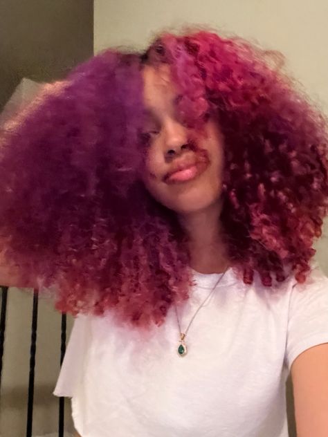 Purplish Red Hair, Purple Curly Hair, Red And Purple Hair, Adore Hair Dye, Dyed Curly Hair, Cute Hair Colors, Dyed Natural Hair, Dyed Hair Inspiration, Natural Curls Hairstyles