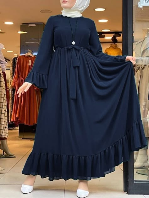 فساتين بنات Islamic Fashion Dresses, Estilo Hijab, Maxi Dresses Online, Muslim Fashion Hijab Outfits, Fashion Top Outfits, Sleeves Designs For Dresses, Muslim Fashion Dress, Abaya Designs, Muslim Fashion Outfits