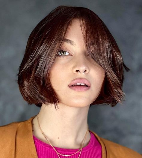 Auburn Layered Chin Length Bob Layered Chin Length Bob, Short Haircuts For Square Faces, Short Hairstyles For Square Faces, Short Graduated Bob, Haircuts For Square Faces, Hairstyles For Square Faces, Auburn Bob, French Haircut, Inverted Bob Short