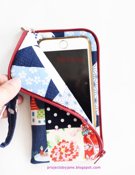 Sewing Pattern Bag, Wristlet Patterns, Gadget Pouch, Sewing Machines Best, Iphone Pouch, Mobile Phone Pouch, Pouch Sewing, Sewing Courses, Pattern Bag