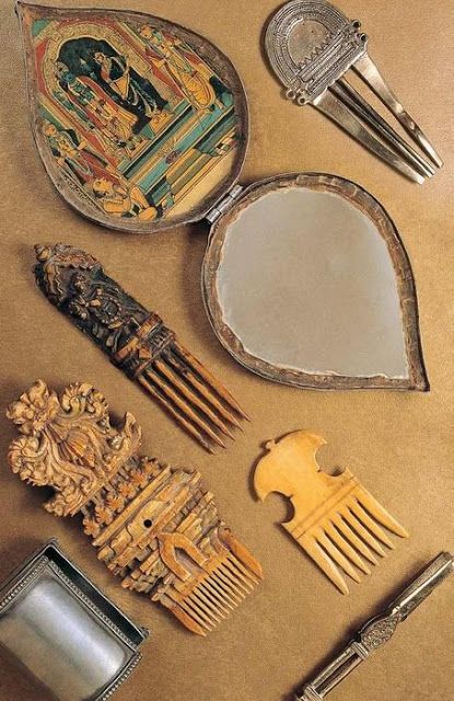 Antique items from India Old Indian Aesthetic, Antique Hair Combs, Royal Indian, Vintage India, Jaisalmer, Makeup Table, Ancient India, Indian Aesthetic, Table Vintage