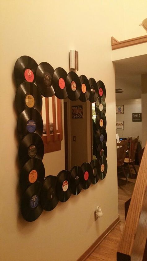 Music Themed Bathroom Ideas, Music Themed House, Rock And Roll Home Decor, Room Ideas Music Theme, Music Classroom Aesthetic, Rock And Roll Aesthetic Room, Rock Room Decor, Rock N Roll Bedroom, Diy Vinyl Record