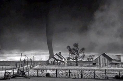 9:00 AM | "Wizard of Oz" tornado scene remains a classic — Perspecta Weather Wizard Of Oz Tornado, Wizard Of Oz Pictures, Mammatus Clouds, Wizard Of Oz Movie, Wizard Of Oz 1939, Witch Of The West, Flying Monkeys, Land Of Oz, The Wonderful Wizard Of Oz