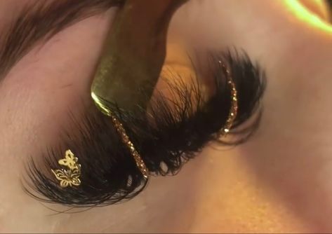 Lash Extension With Glitter, Gold Glitter Lash Extensions, Gold Lash Extensions, Fun Lash Extensions, Eyelash Extensions With Glitter, Lash Extensions With Glitter, Valentines Lash Extensions, Eyelash Extensions Styles With Color, Colored Lash Extensions Styles