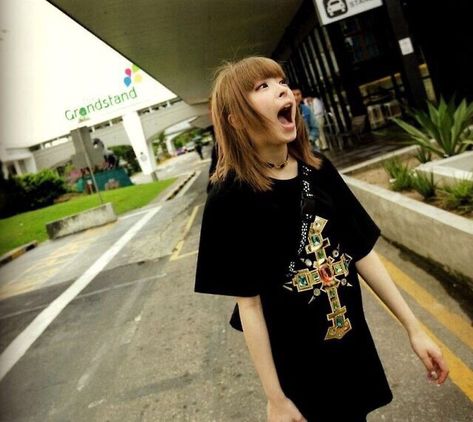 #kyary #pamyu Twitter Videos, Kyary Pamyu Pamyu, Magazine Scans, Women Money, Aesthetic Japan, Cute Cosplay, Kawaii Girl, Cosplay Outfits, Singers